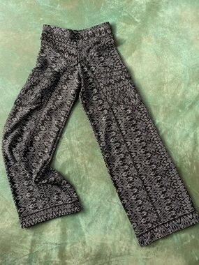 Autumn Teneyl Wide-Leg Printed Lounge Pants in Black and White